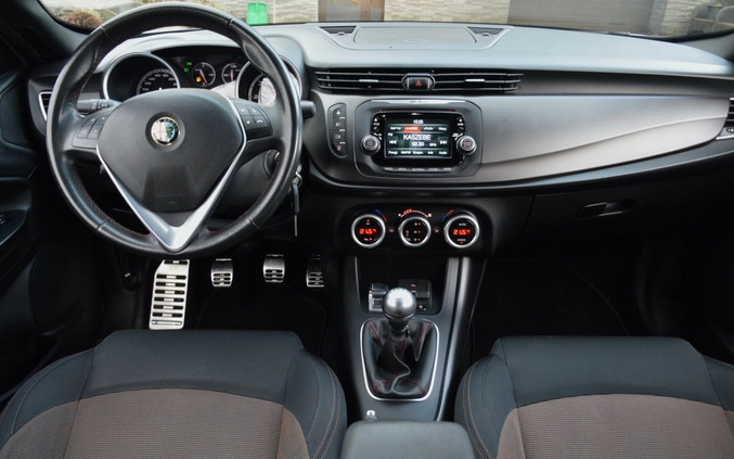 Alfa Romeo Giulietta cena 31900 przebieg: 234321, rok produkcji 2015 z Radzyń Podlaski małe 781
